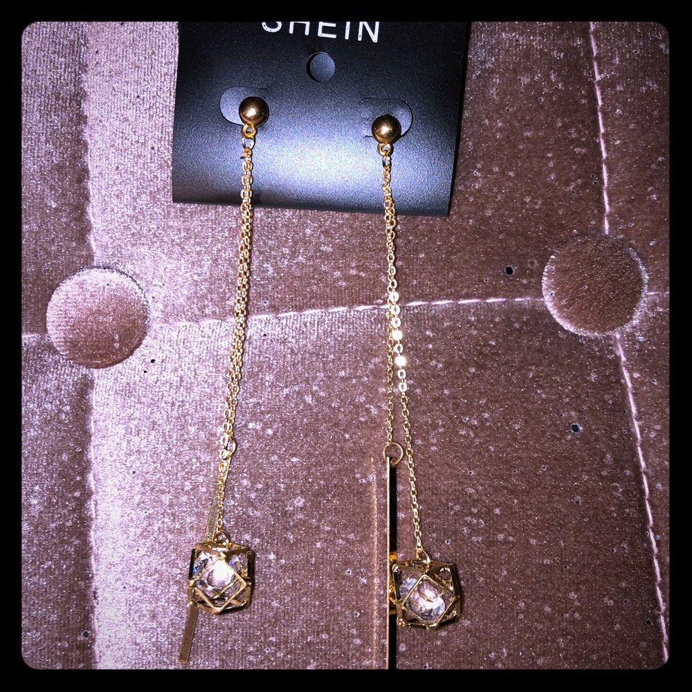 Gold geometric earrings with diamonds inside🌟